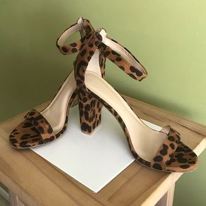 Size 8.5 never-worn leopard heels